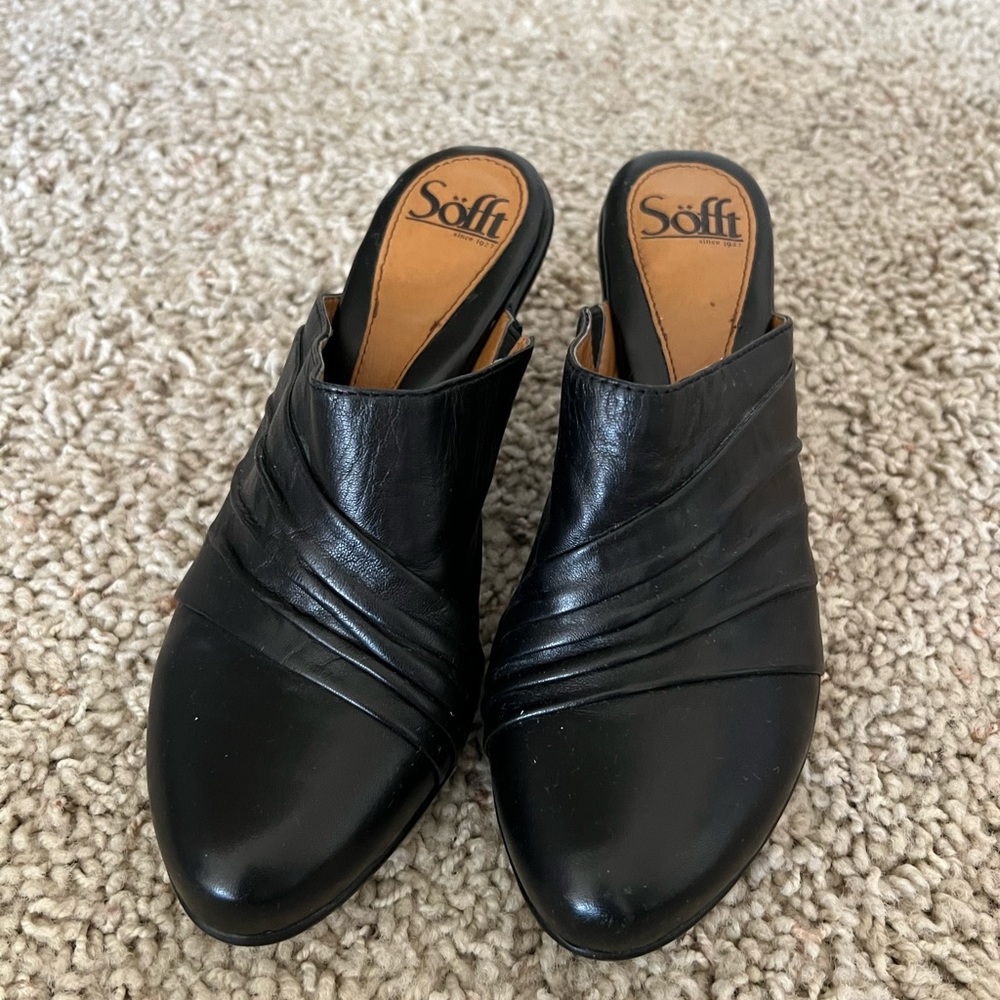 Cute shoes with heels! Great for pants or summer dress! Sofft brand comfortable